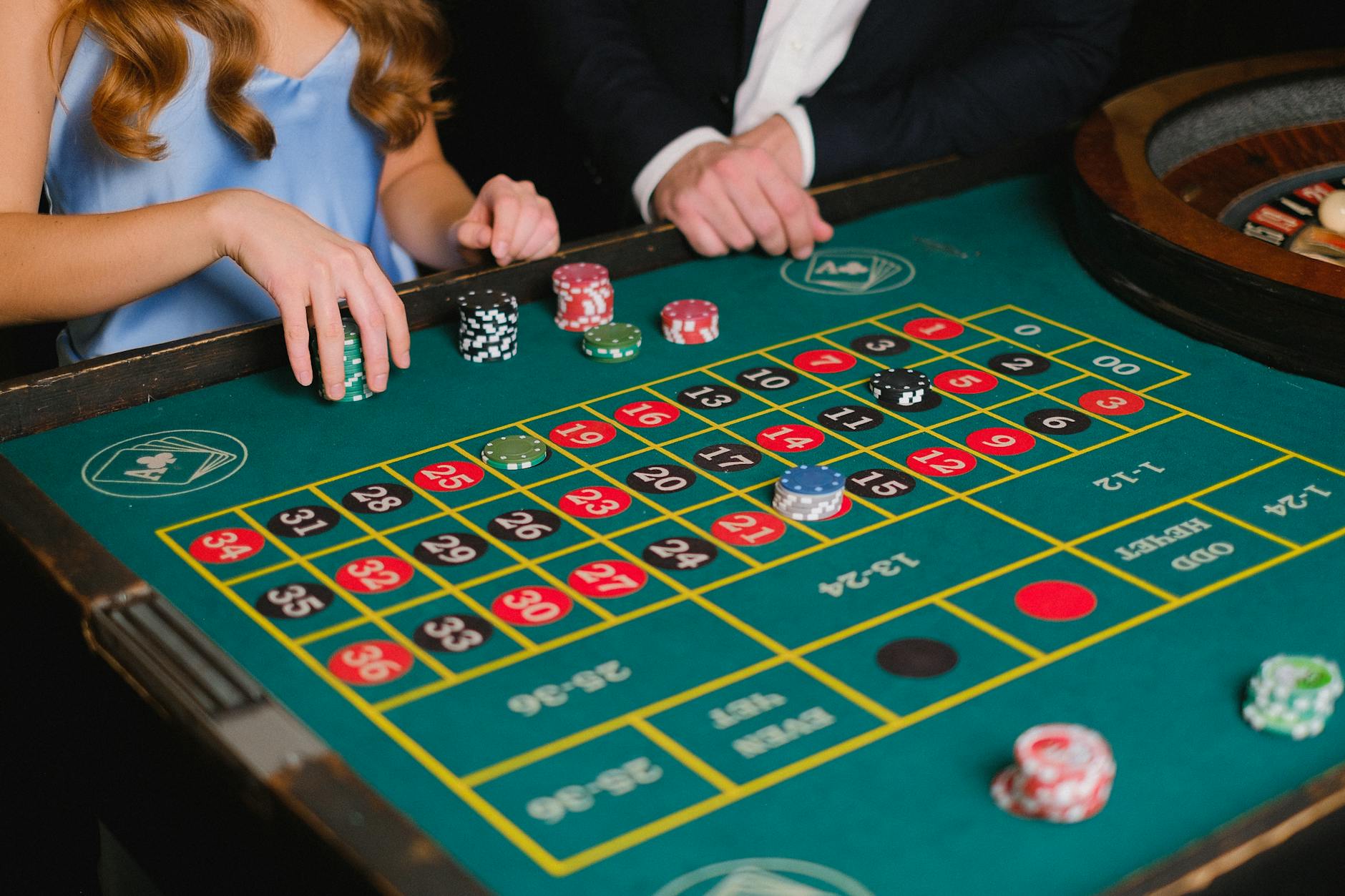 Giao diện roulette online live dealer với khu vực đặt chip rõ ràng